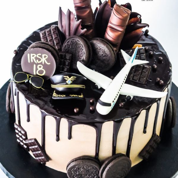 K149 - tort urodzinowy, na urodziny, dla pilota, z samolotem, w kremie, drip, z polewą, bez masy cukrowej, najlepsze torty, cukiernia z dostawą, transportem, dowozem, Warszawa, Piaseczno, Konstancin Jeziorna, Otwock, Góra Kalwaria, Wilanów